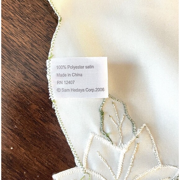 VTG Polysatin Christmas Table Runner Long Red Poinsettas Gold trim 13.5 x 88in - Picture 11 of 12